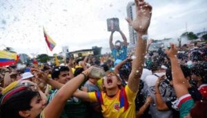 La Glorieta de La Minerva se convierte en punto de encuentro internacional, donde miles de aficionados viven la pasión del futbol y confirman que Se adueña Jalisco de los reflectores en Mundial en cada rincón de Guadalajara.