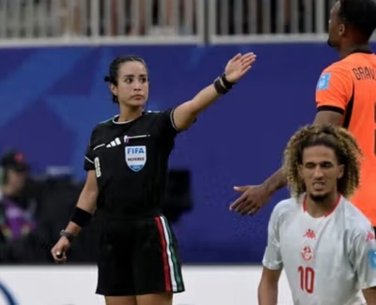 Katia Itzel García hizo historia al debutar como árbitra central en el partido Túnez vs Países Bajos