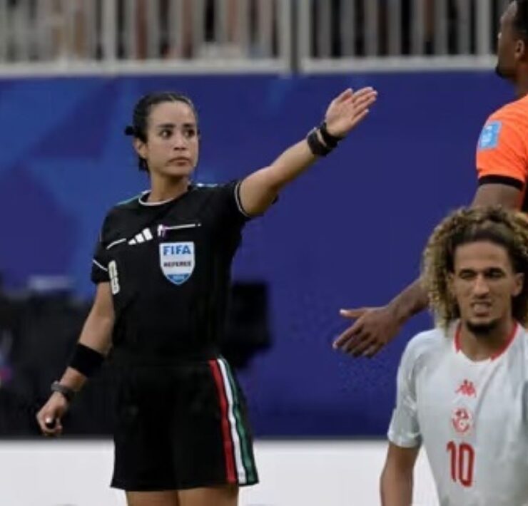 Katia Itzel García hizo historia al debutar como árbitra central en el partido Túnez vs Países Bajos