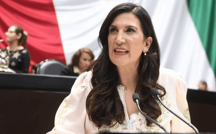 Kenia López pide a AMLO dejar gobernar a Sheinbaum No estorbe y deje de crear cortinas de humo