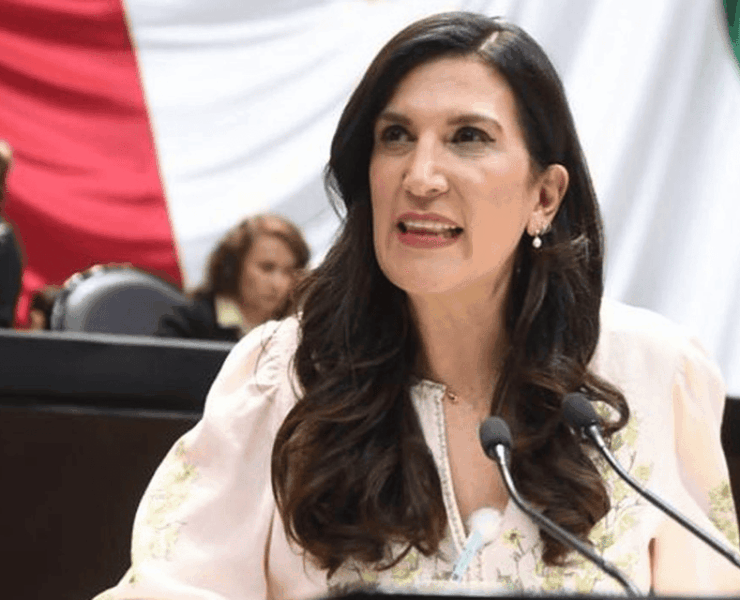 Kenia López pide a AMLO dejar gobernar a Sheinbaum No estorbe y deje de crear cortinas de humo