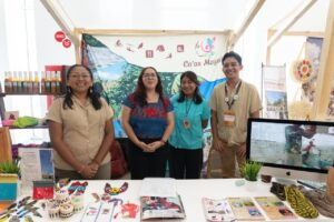 La muestra artesanal “Herencia Viva” exhibe el talento y la riqueza cultural de las comunidades participantes en la Feria Turística del Mundo Maya.
