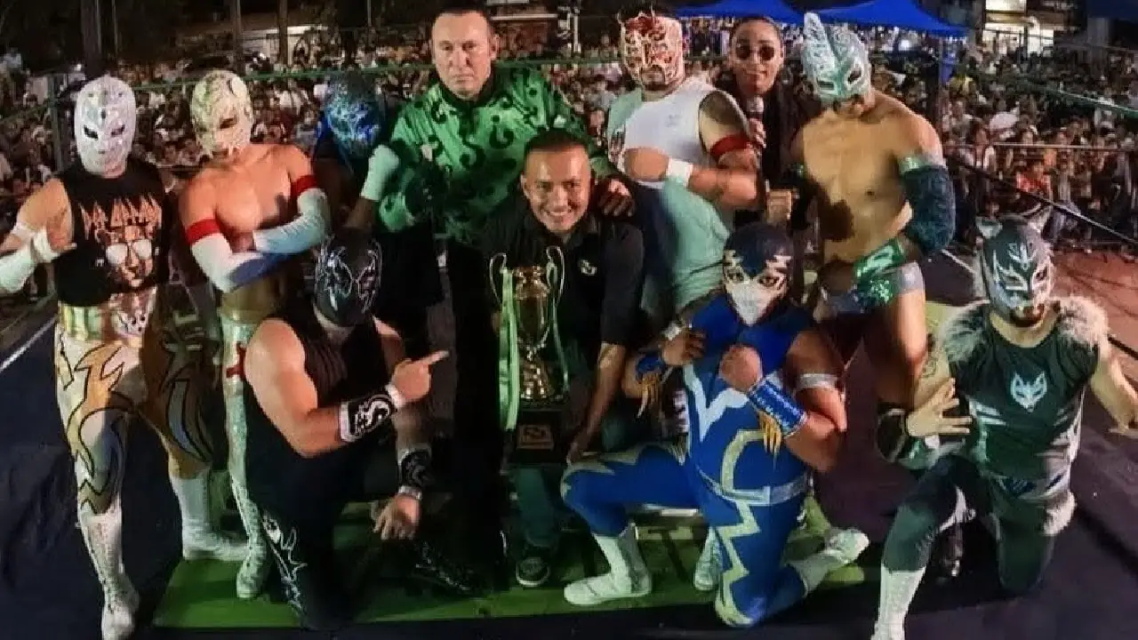 La lucha libre fortalece la convivencia familiar y une a la comunidad