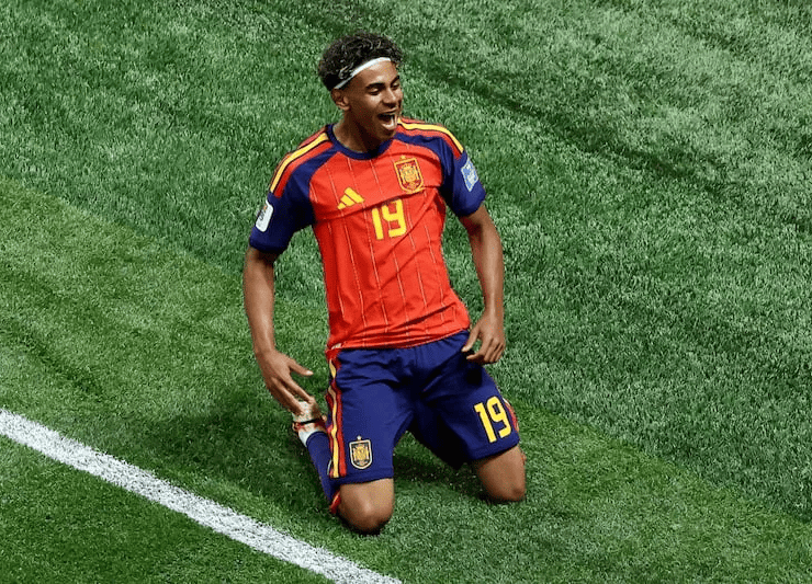 Lamine Yamal hace historia en el Mundial con España