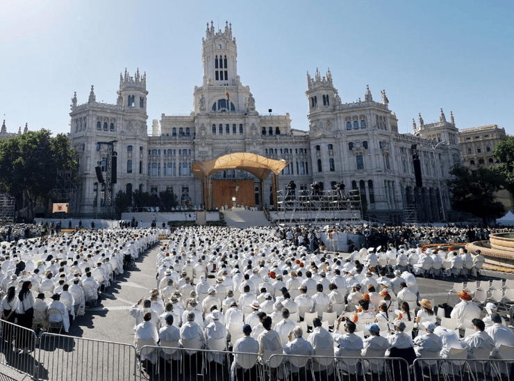 León XIV celebra su primer Corpus Christi en España