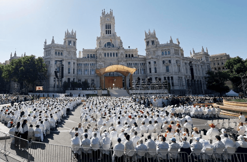 León XIV celebra su primer Corpus Christi en España