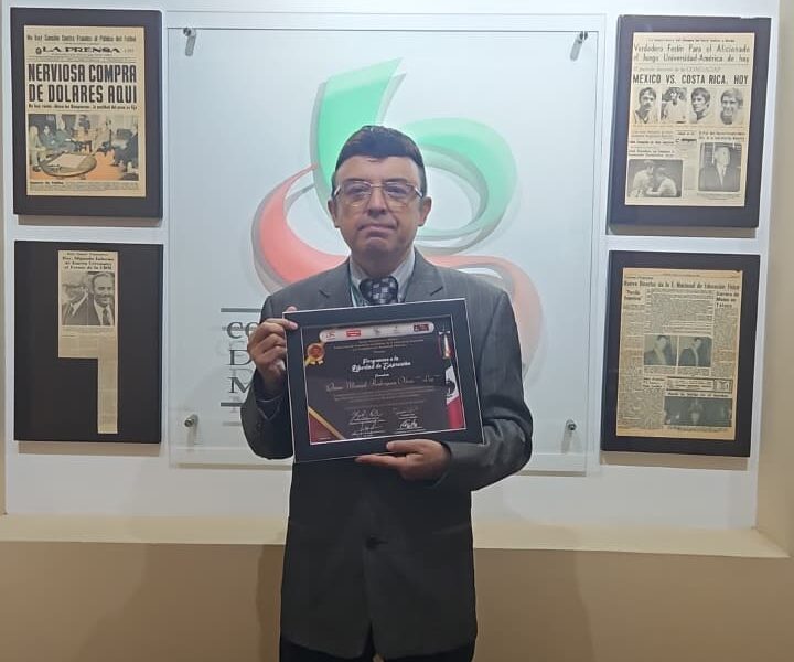 Luy recibe reconocimiento por su ardua labor como caricaturista