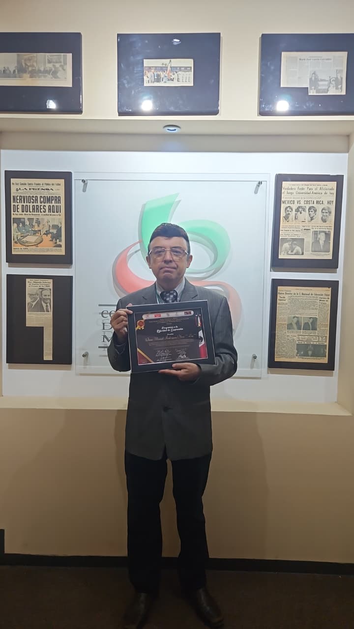 Luy recibe reconocimiento por su ardua labor como caricaturista