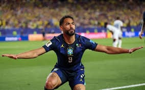 Matheus Cunha se sumó a la fiesta brasileña con el tercer gol del partido, confirmando la contundente victoria de Brasil y su liderato en el Grupo C.