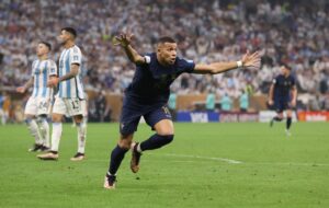 Con apenas 27 años, Kylian Mbappé continúa construyendo una carrera histórica y ya suma 16 anotaciones en la máxima justa internacional de selecciones.