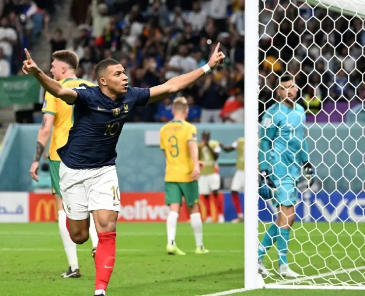 Mbappé acecha a Lionel Messi y mantiene viva la lucha por la cima histórica