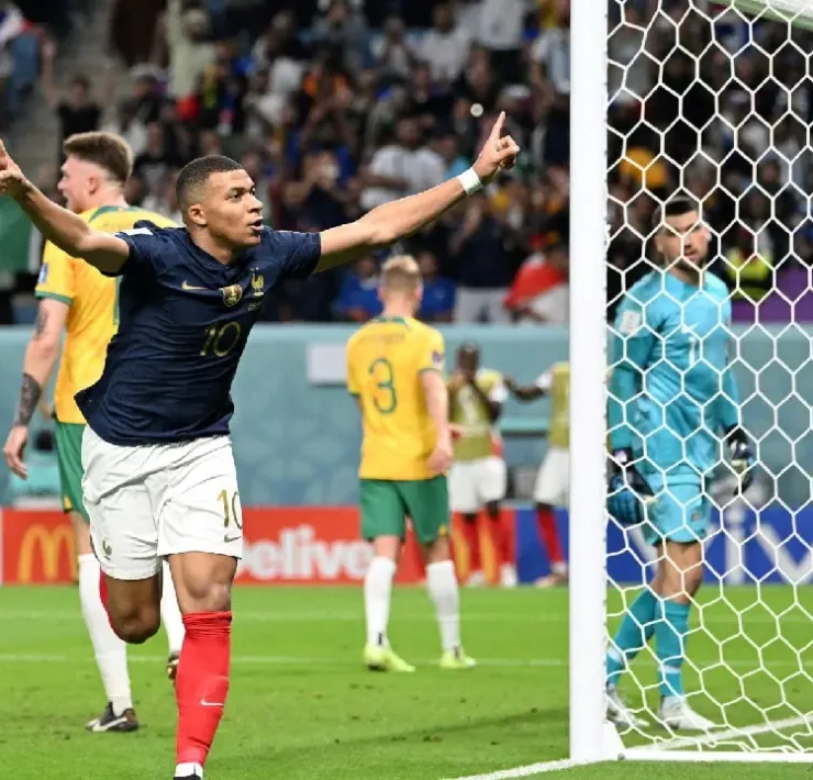 Mbappé acecha a Lionel Messi y mantiene viva la lucha por la cima histórica
