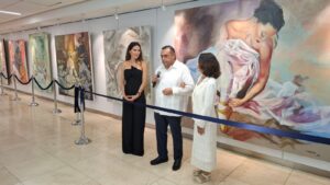 La inauguración de la exposición número 581 reafirma el compromiso del Aeropuerto Internacional de Mérida con la promoción del arte y la cultura yucateca.