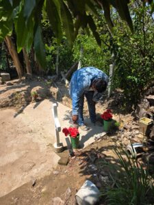 Personal de salud y brigadas municipales realizaron acciones de control larvario y nebulización en cinco cementerios de Centro para proteger a las familias que visitarán a sus seres queridos durante el Día del Padre.