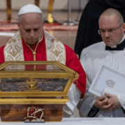 Papa León XIV visita Pavía en su gira pastoral por Lombardía
