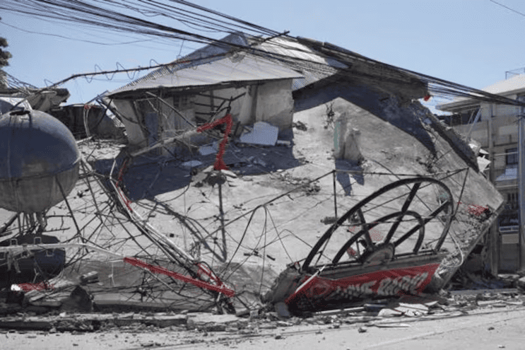 Reportan víctimas y estructuras colapsadas