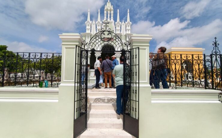 Restauran mausoleo Vega Ibarra y preservan legado histórico del cementerio general de Mérida