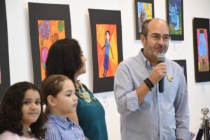 La Exposición Sueños sin escalas fue inaugurada en la Galería Fernando Palma Burgos del Aeropuerto Internacional de Mérida, donde alumnos del CRIT Yucatán comparten su talento artístico a través de una muestra llena de creatividad, inclusión y esperanza.