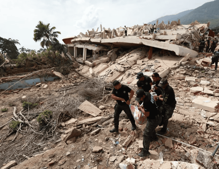 Aumenta a 920 la cifra de muertos por los terremotos en Venezuela