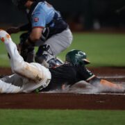Tigres golpea primero, pero Leones responde con contundente blanqueada