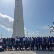 Entregan herramientas y encabezan megajornada de limpieza de playas en Mahahual