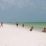 ¡Increíble! Holbox luce impecable y sin sargazo para el verano 2026