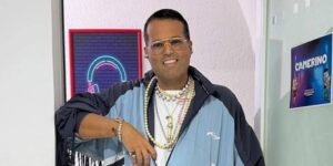 Aldo Rendón fue presentado como el Cuarto habitante de La Casa De Los Famosos México, llevando su experiencia en la moda y su personalidad al reality.