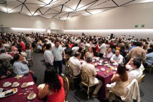 Integrantes del sector jurídico, autoridades estatales y representantes judiciales participaron en la Celebración del Día del Abogado, un espacio de diálogo para impulsar la transparencia, el Estado de derecho y una justicia más cercana para las familias yucatecas.