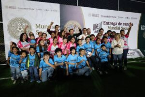 Las nuevas canchas de fútbol en las colonias El Porvenir y Juan Pablo II de Mérida forman parte de la estrategia para impulsar el deporte social, promover la convivencia y brindar espacios dignos a niñas, niños y jóvenes de Yucatán.