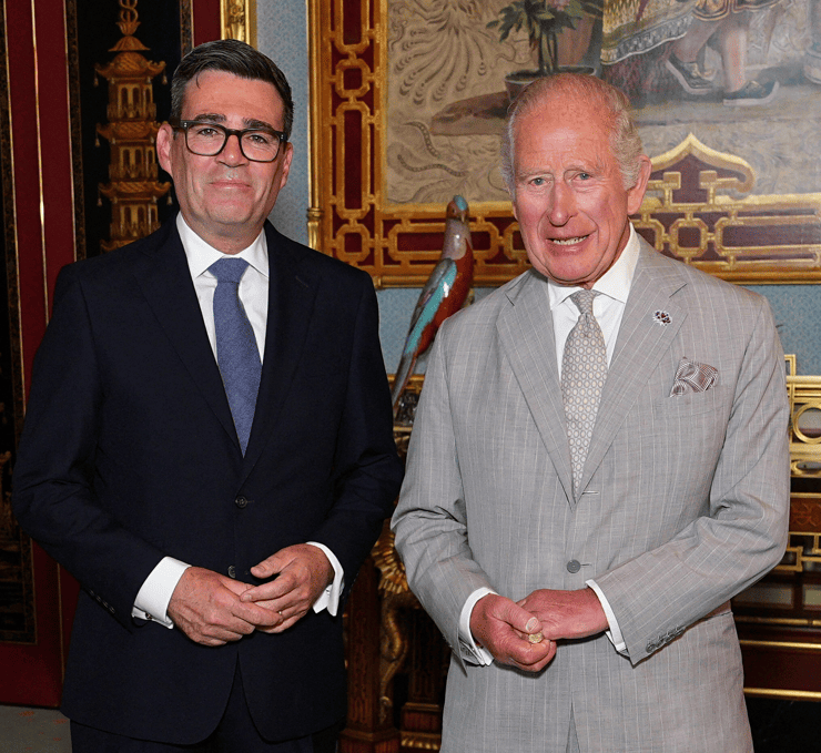 Andy Burnham asume como primer ministro del Reino Unido