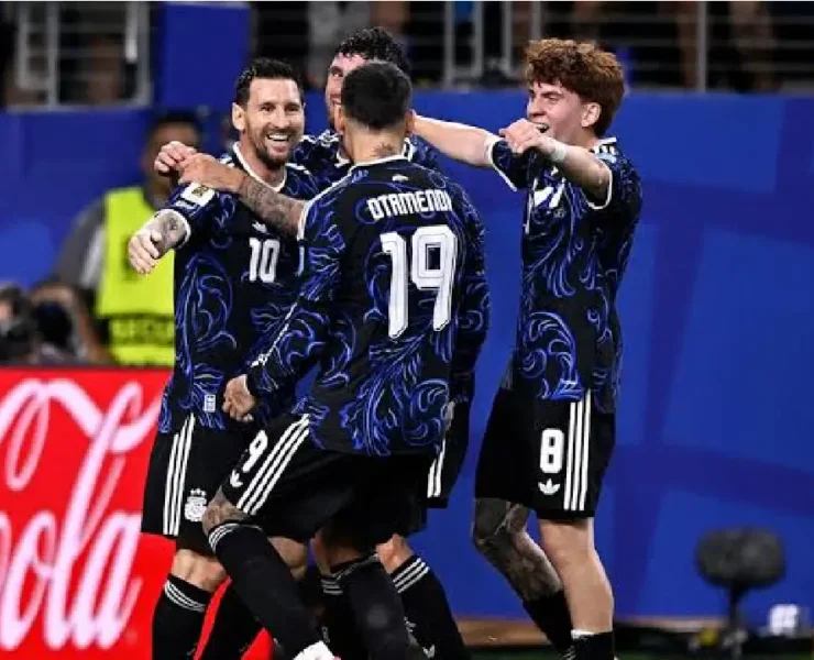 Argentina peleará el bicampeonato tras vencer a Inglaterra en una final adelantada