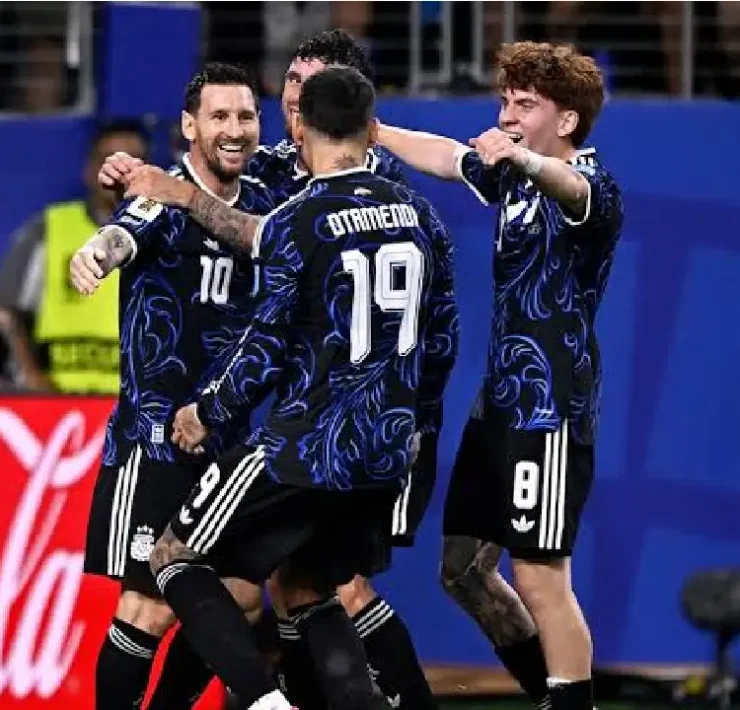 Argentina peleará el bicampeonato tras vencer a Inglaterra en una final adelantada