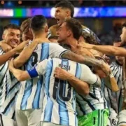 Argentina sigue con camino al bicampeonato tras superar un duelo dramático