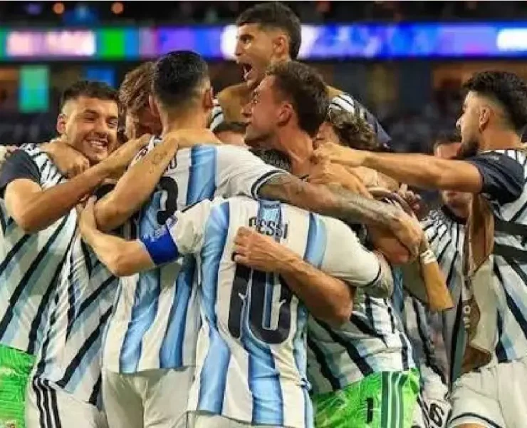 Argentina sigue con camino al bicampeonato tras superar un duelo dramático