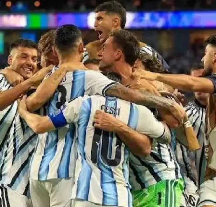 Argentina sigue con camino al bicampeonato tras superar un duelo dramático