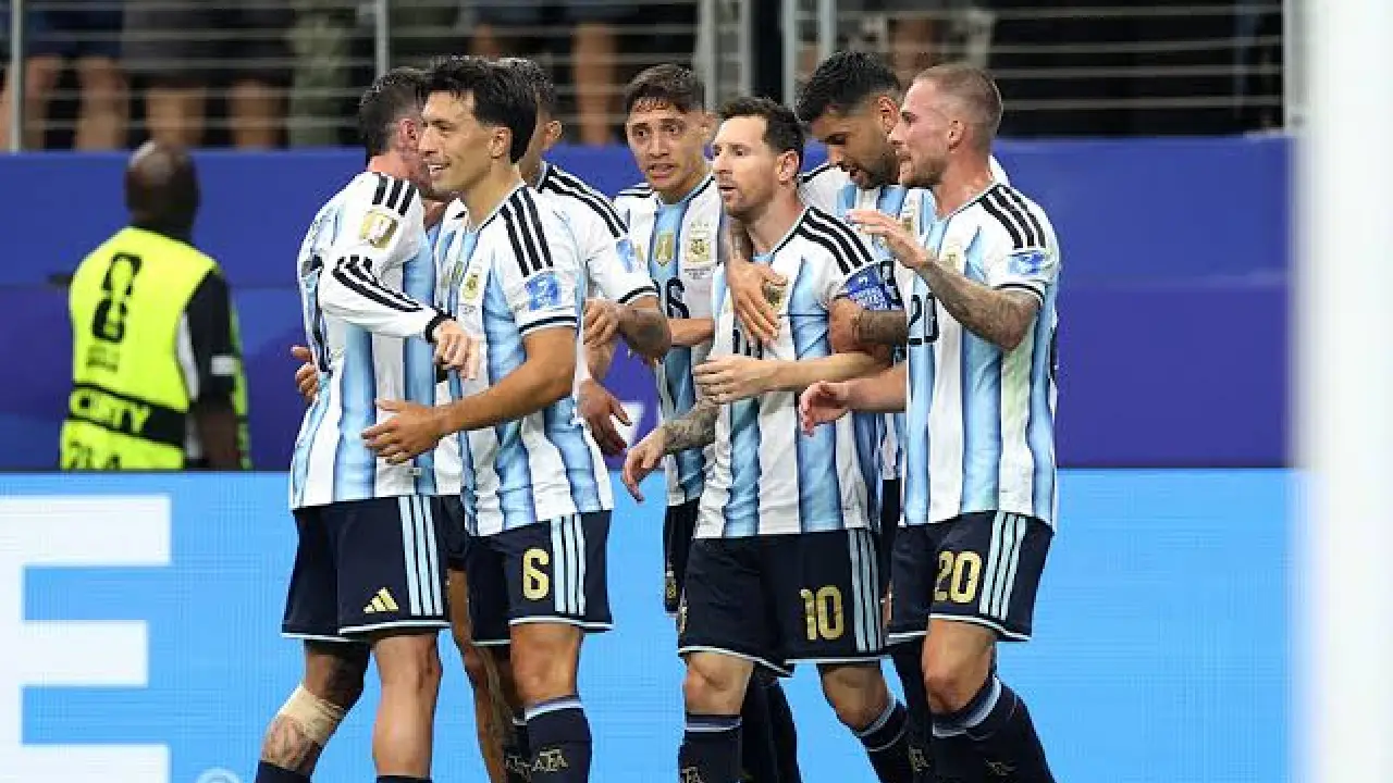 Argentina va con rumbo al bicampeonato tras un partido de infarto ante Cabo Verde