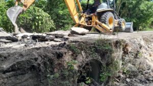 La Secretaría de Obras Públicas (SEOP) informó que se llevan a cabo trabajos de rehabilitación en la carretera San Román–Altos de Sevilla