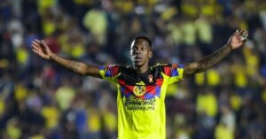 Cristhian Borja abrió el marcador para el América con un certero remate de cabeza al minuto 21, tras un preciso centro de Isaías Violante en el duelo ante Atlante.