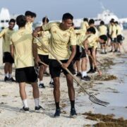 Cancún FC sorprende con jornada ambiental en Playa Langosta