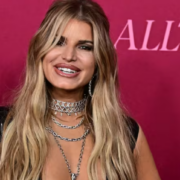 Jessica Simpson impacta con su figura para este Verano 2026