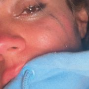 Karol G rompe en llanto y preocupa a sus fans con inesperado mensaje