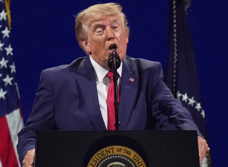 Trump dice que no quiere "comunistas" dentro de su país
