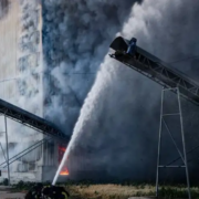 Nueva noche de ataques mutuos entre Rusia y Ucrania, una noche de fuego y explosiones