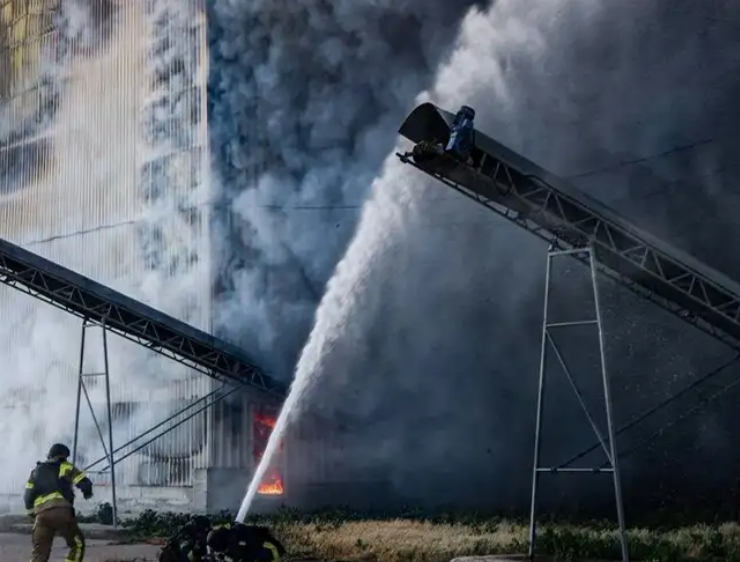 Nueva noche de ataques mutuos entre Rusia y Ucrania, una noche de fuego y explosiones