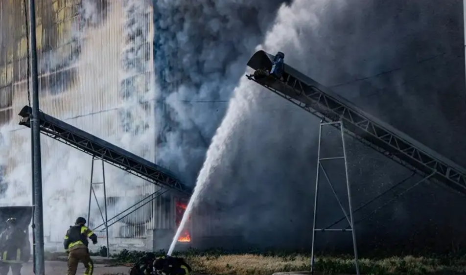 Nueva noche de ataques mutuos entre Rusia y Ucrania, una noche de fuego y explosiones