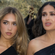 Salma Hayek se muestra con su hija en el show de Bad Bunny