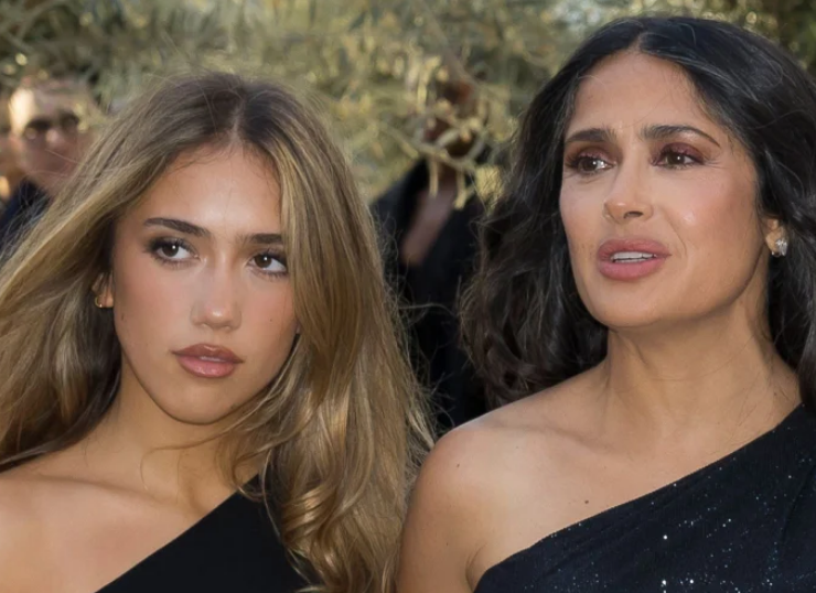 Salma Hayek se muestra con su hija en el show de Bad Bunny