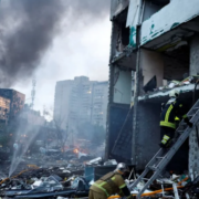 Rusia ataca Kyiv con misiles balísticos: ataque devastador en la capital