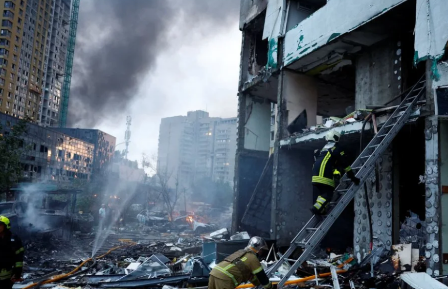 Rusia ataca Kyiv con misiles balísticos: ataque devastador en la capital