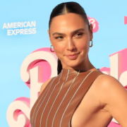 Gal Gadot presume su figura con bikini blanco